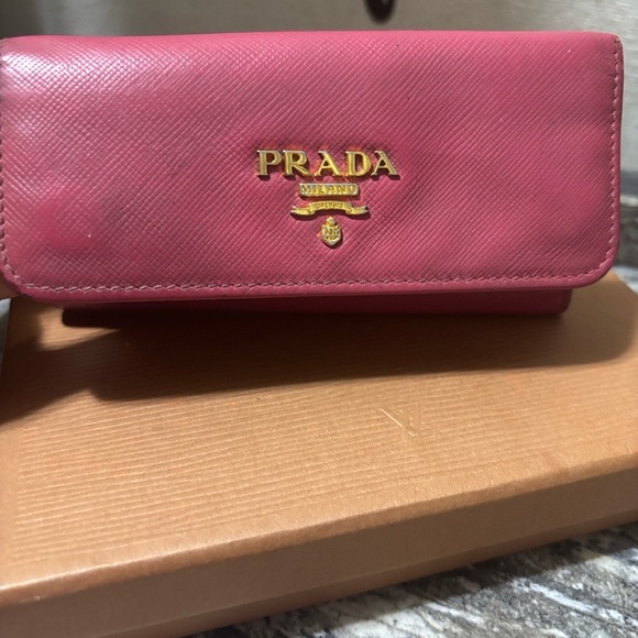 Prada Fuchsia Leather 🔑 Wallet - Picture 1 of 6